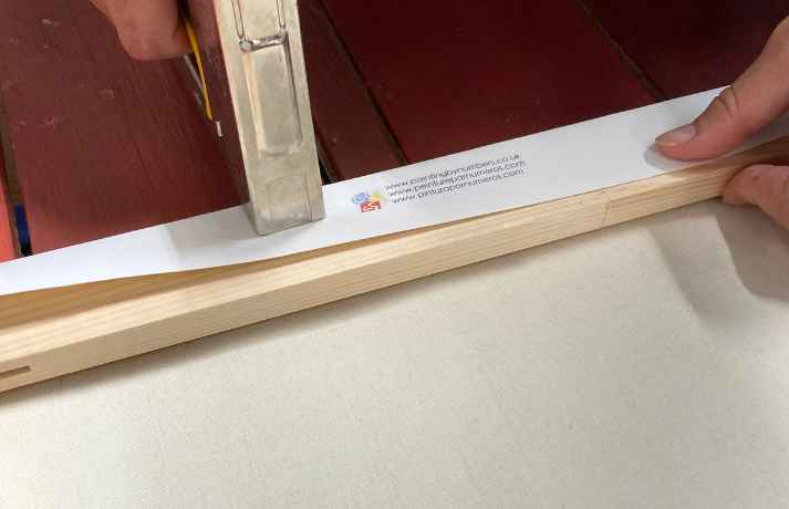 agrafer toile peinture par numéros sur chassis
