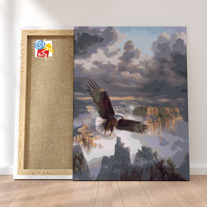 Aigle Royal Surplombant Le Canyon